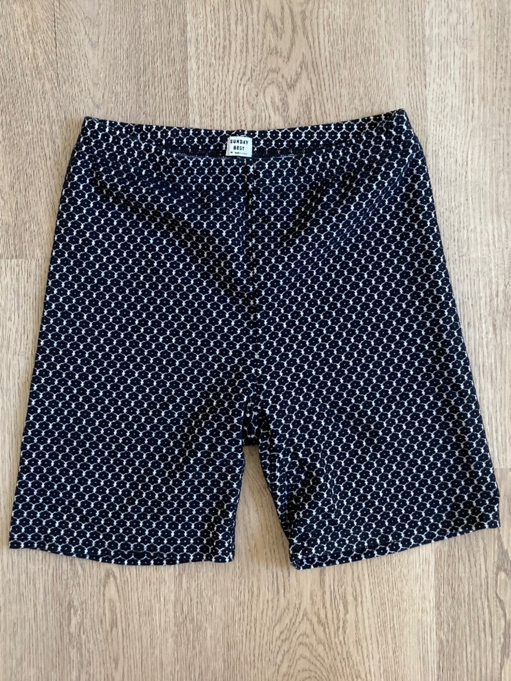 Aritzia Sunday Best Kiss Bike Shorts Women's Medium Black and White Floral